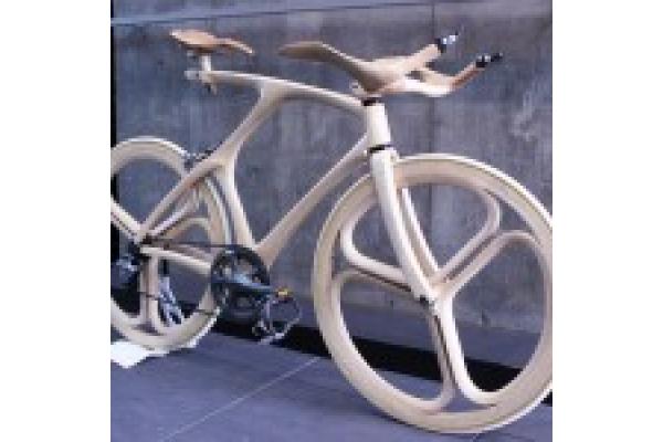 Vélos électriques en bois