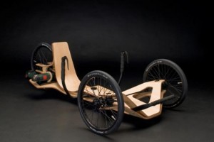 triciclo-electrico-tumbado-de-madera