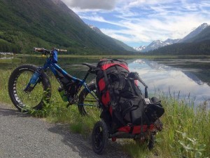 Voyage et camping en Fatbike avec la remorque Burley Travoy