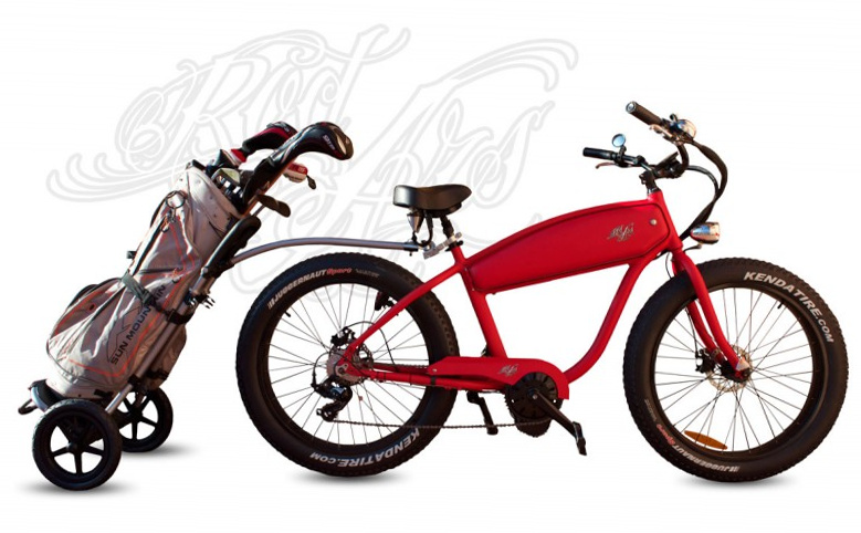 Fatbike électrique et clubs sur remorque pour terrain de golf