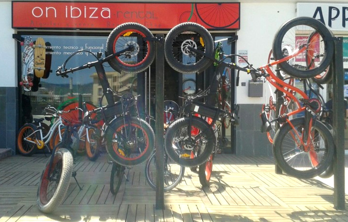 Présentoirs location vélo électrique à Ibiza